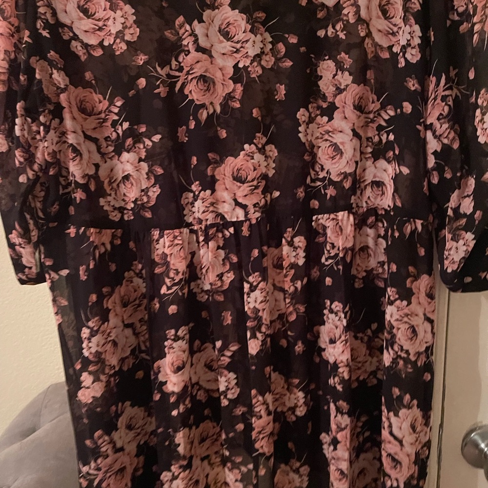 Torrid Plus Size Women’s Floral Black and Pink high/low long blouse size 1X - Picture 12 of 13